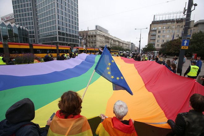 Skoraj sto občin, okrožij in regij na Poljskem se je leta 2019 razglasilo za območja brez ideologije LGBTIQ. FOTO: Agencja Gazeta/Reuters