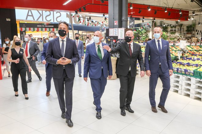 Nadzorni svet Mercatorja je junija potrdil nov mandat upravi. Trgovca bo še štiri leta vodil <strong>Tomislav Čizmić</strong> (na sliki levo) FOTO: Marko Feist/Slovenske novice