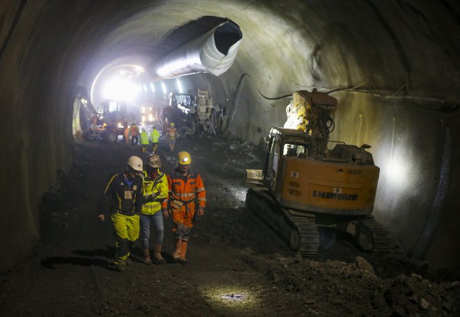 Gradnja druge cevi predora Karavanke na avstrijski strani. FOTO: Jože Suhadolnik/Delo