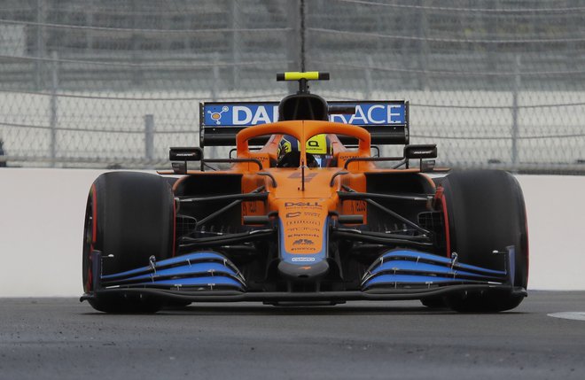 Lando Norris se je v Sočiju najbolje znašel na mokri stezi zaradi dežja. FOTO: Anton Vaganov/Reuters