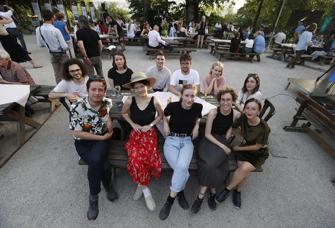 V prvi sezoni rubrike Mlado pero se je predstavilo šestnajst pisk in piscev; nekateri med njimi so se zbrali tudi na podelitvi 31. kresnika. FOTO: Leon Vidic