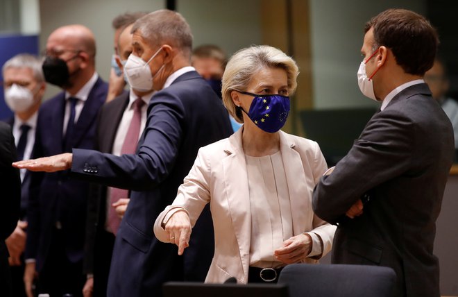 Če v Berlinu ne bodo sestavili vlade, bo imel francoski predsednik Emmanuel Macron na bruseljskem odru zvezane roke. FOTO: Reuters