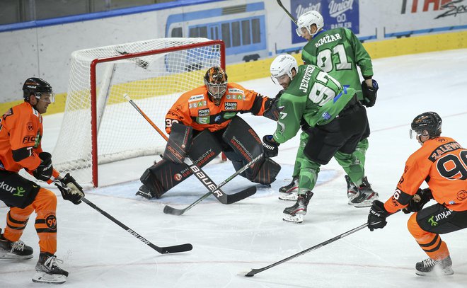 Prizor s tekme proti Graz 99ers v Tivoliju, kjer je Olimpija pred dobrim tednom slavila premierno zmago s 5:2. FOTO: Jože Suhadolnik