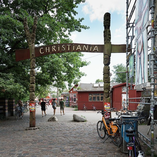 Christiania je skupek zelo raznolikih stanovalcev in ravno tako zelo raznolikih obiskovalcev. FOTO: Wikipedija