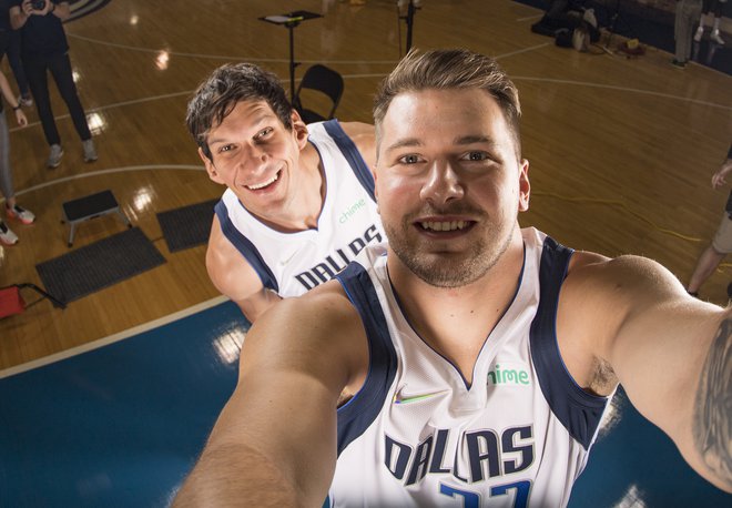 Luka Dončić in Boban Marjanović bosta še naprej skrbela za dobro vzdušje v Teksasu. FOTO: Jerome Miron/USA Today Sports