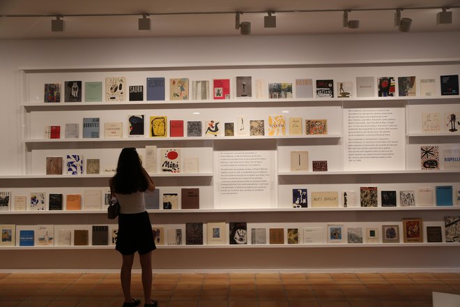 Katalogi razstav Galerije Pierre Matisse, vključeni v razstavo <em>Pierre Matisse: Trgovec z umetninami v New Yorku,</em> so še danes referenčni viri. FOTO: Milan Ilić