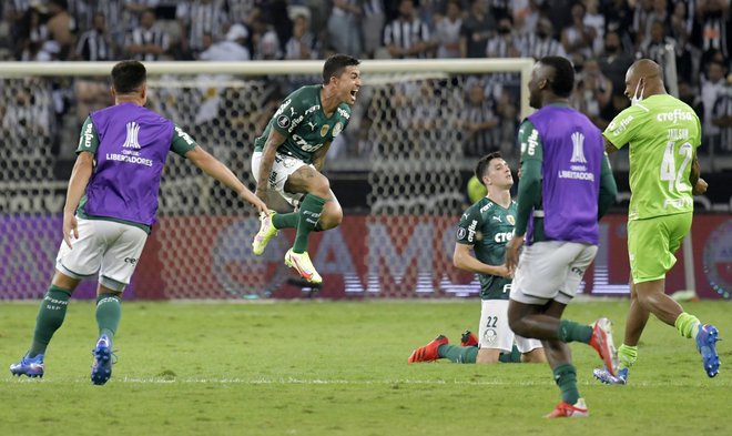 V brazilskem polfinalu je Palmeiras izločil&nbsp;Atletico Mineiro zaradi pravila gola doseženega v gosteh, ki v evropski ligi prvakov ne velja več. FOTO: Washington Alves/Reuters