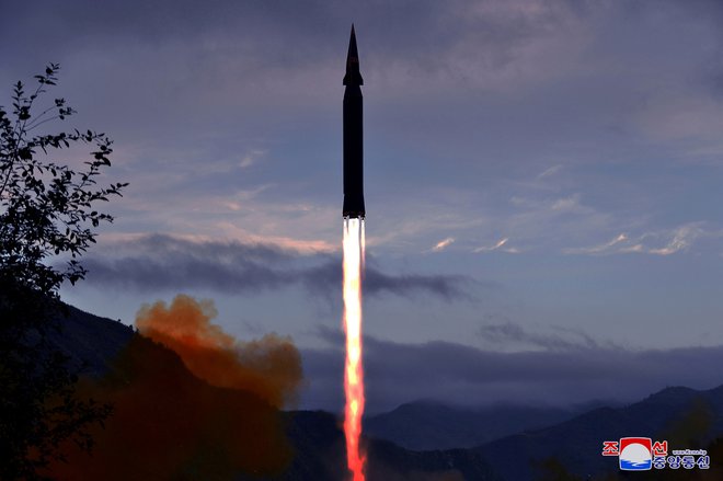 Nadzvočne rakete so hitrejše in okretnejše od standardnih raket, zaradi česar jih sistem za protiraketno obrambo, za katerega ZDA namenjajo milijarde ameriških dolarjev, veliko težje prestreže. FOTO: Reuters