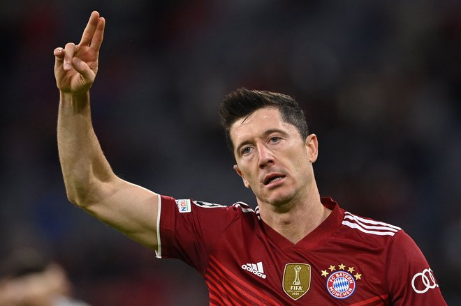 Robert Lewandowski še naprej trese mreže. FOTO: Christof Stache/AFP