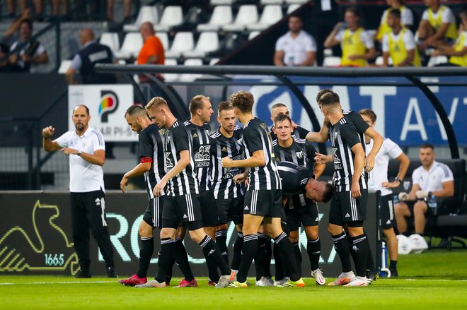 Vsaka tekma v skupinskem delu konferenčne lige bo za soboške nogometaše velika nagrada. FOTO: Voranc Vogel/Delo