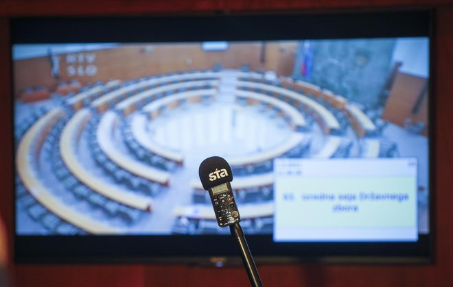 Tudi v Bruslju so ob odstopu direktorja STA zaskrbljeni zaradi poslabševanja položaja, vlado pozivajo k odločnemu ukrepanju. FOTO: Jože Suhadolnik/Delo