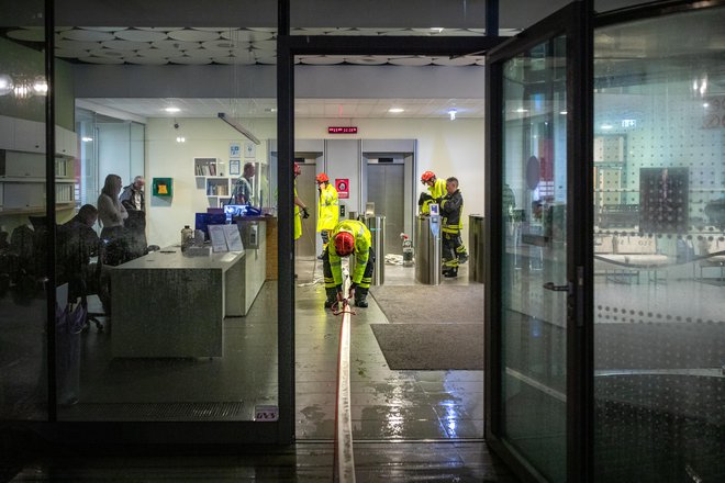 V poslopju RTV Slovenija je voda zalila predvsem studie in režije, gmotna škoda je precejšnja. FOTO: Voranc Vogel/Delo