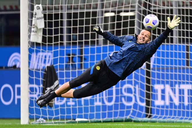 Delodajalce Samirja Handanovića pošteno boli glava. FOTO: Miguel Medina/AFP