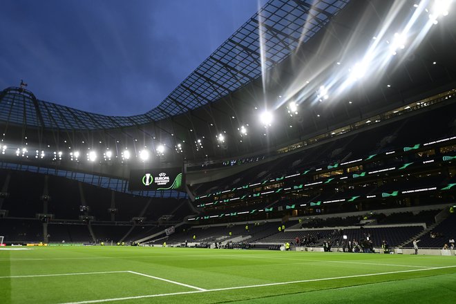 Pogled znotraj štadiona v Londonu pred dvobojem konferenčne lige Tottenhama in Mure. FOTO: Tony Obrien/Reuters