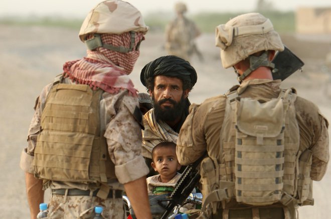 Patrulja ameriških marincev v afganistanski provinci Helmand, leto 2008 FOTO: Jure Eržen/Delo