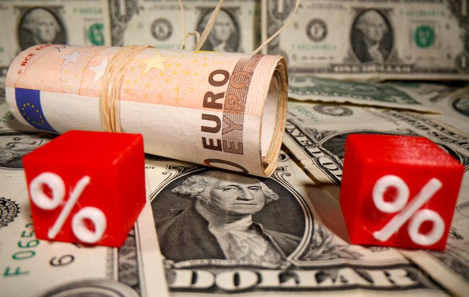 Letos ameriški dolar v primerjavi z evrom pridobiva vrednost.<br />
FOTO: Dado Ruvić/Reuters