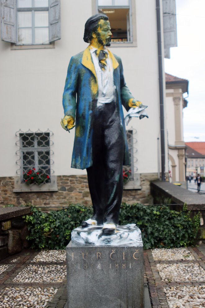 Policisti dejanje vandala obravnavajo kot kaznivo dejanje poškodovanja ali uničenja stvari, ki so posebnega kulturnega pomena ali naravne vrednote. Zanj&nbsp;je zagrožena kazen do osem&nbsp; let zapora. FOTO: SKP PU Maribor