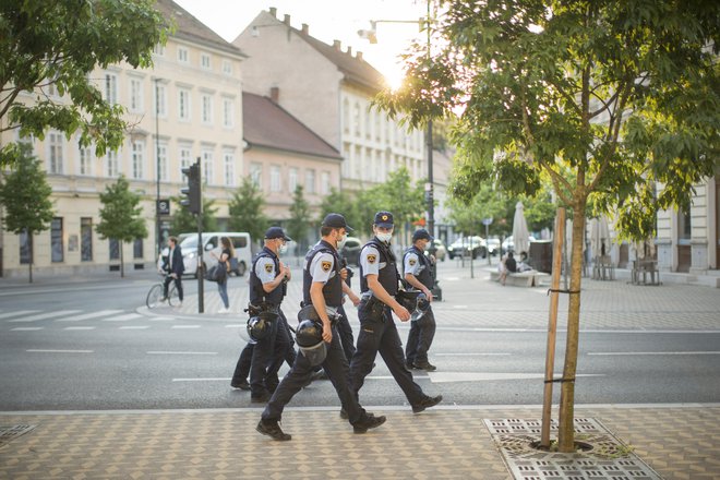 Težava javnega sektorja je tudi to, da se kadrovska politika ne prilagaja delovnim potrebam, ampak kolektivnim pogodbam. Foto: Jure Eržen/Delo