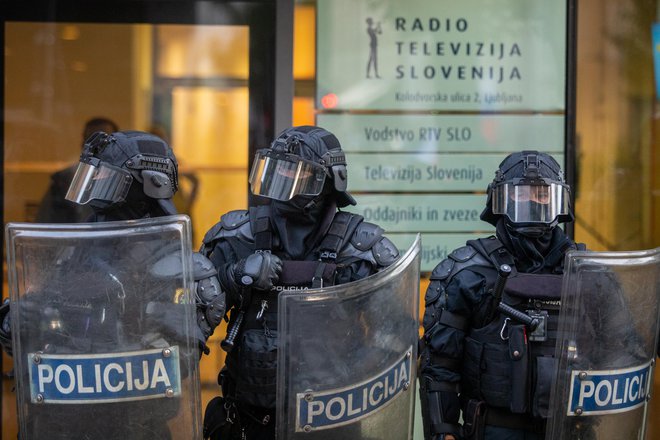 Protesti pred RTV v Ljubljani, 29. septembra letos. FOTO: Voranc Vogel/Delo