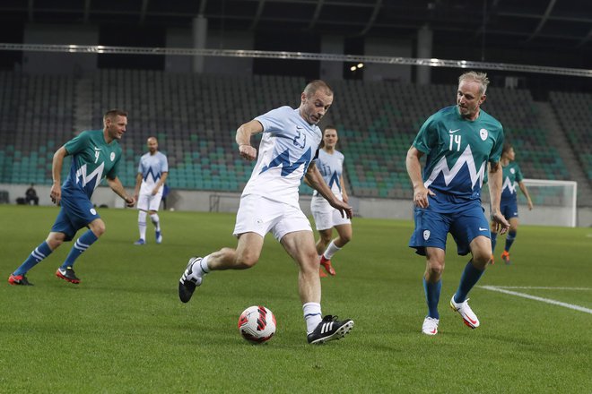 Čeferina sta skupaj pokrila Benjamin Savšek in Jani Klemenčič.