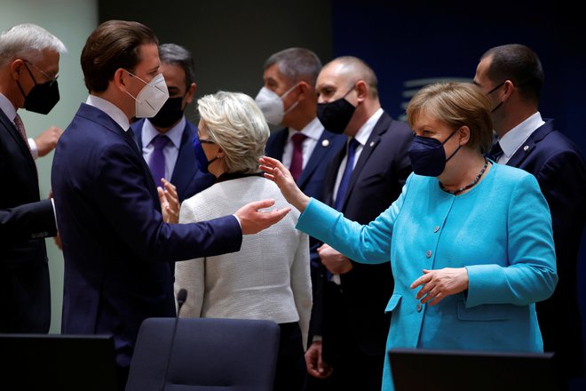 Nemška kanclerka Angela Merkel je imela dolga leta eno ključnih vlog, ko so v dolgih nočeh pogajanj sredi bruseljske evropske četrti nastajali kompromisi o največjih krizah na stari celini. FOTO: Olivier Matthys/Reuters