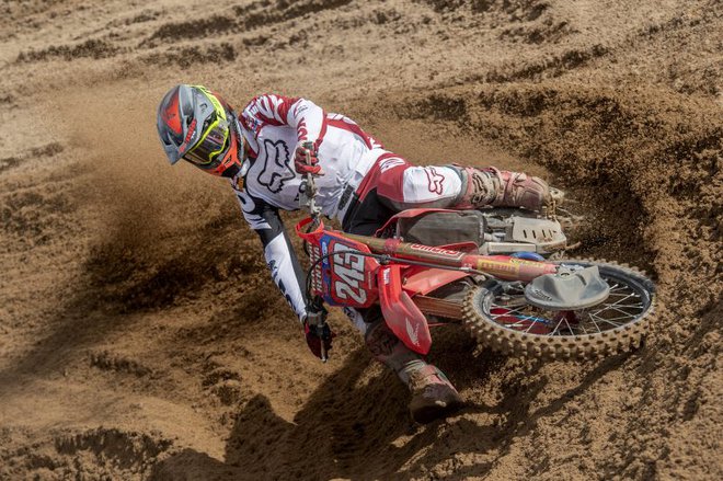 Tim Gajser je na Sardiniji izgubil rdečo številko, zdaj jo je dobil nazaj. FOTO: Honda Racing