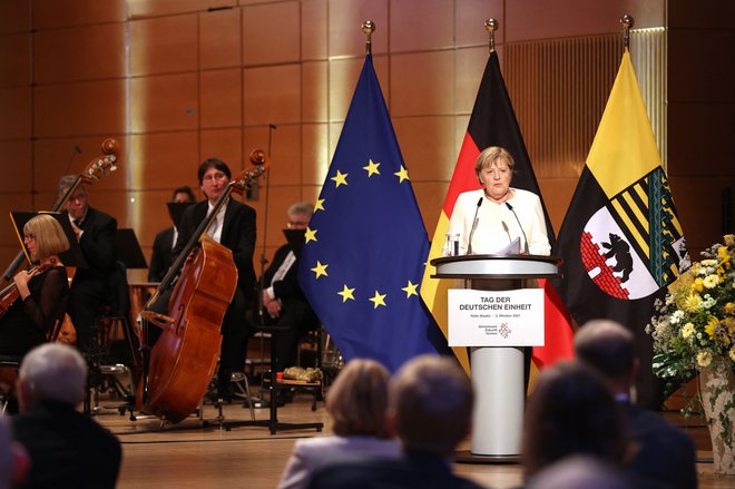 Nemška kanclerka Angela Merkel med nagovorom na slovesnosti ob 31. obletnici enotnosti v kraju Halle v Saški-Anhaltu. FOTO: Jan Woitas/AFP