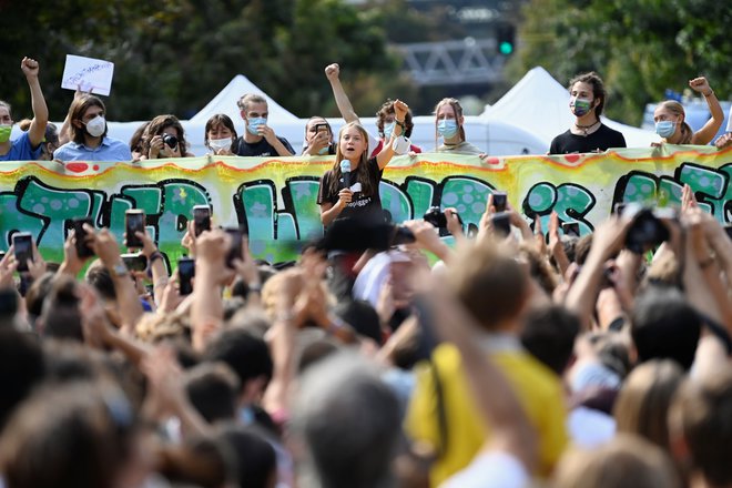 Švedska podnebna aktivistka Greta Thunberg je nagovorila mlade protestnike na podnebnem vrhu mladih v Milanu. FOTO: Flavio Lo Scalzo/Reuters