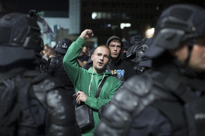 Slovenski politični esteblišment se počuti ogroženega. FOTO: Jure Eržen