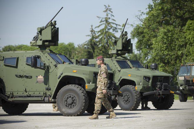 Brigadir Roman Urbanč je dejal, da predlagano resolucijo podpira tudi vojaška stroka. FOTO: Jure Eržen/Delo