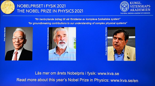 Portreti Nobelovih nagrajencev za fiziko:&nbsp;Syukuro Manabe, Klaus Hasselmann in Giorgio Parisi. FOTO: Jonathan Nackstrand/AFP