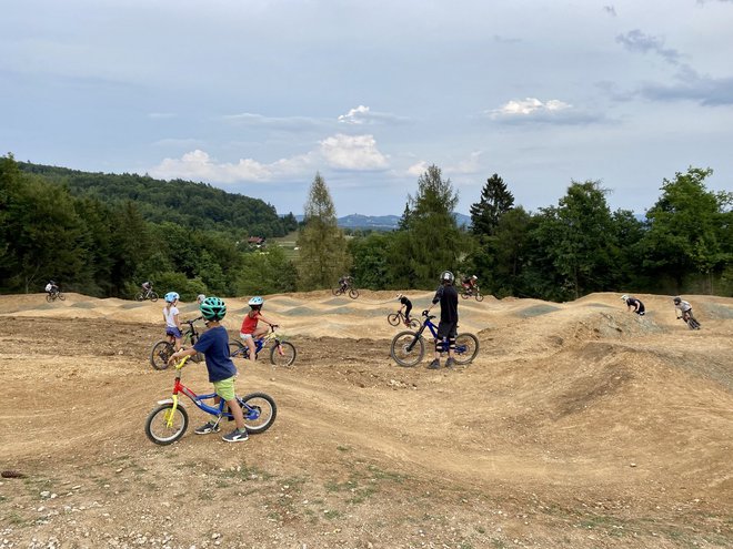 V parku Cukarca v Šentvidu pri Stični se niti najmljaši ne dolgočasijo. FOTO: Gašper Stopar