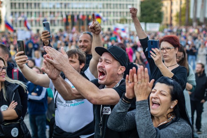 Vlada se zapleta v iracionalen konflikt s protestniki, ki so tudi iracionalni in politično neartikulirani, meni sociolog Gorazd Kovačič. FOTO:&nbsp;Voranc Vogel/Delo