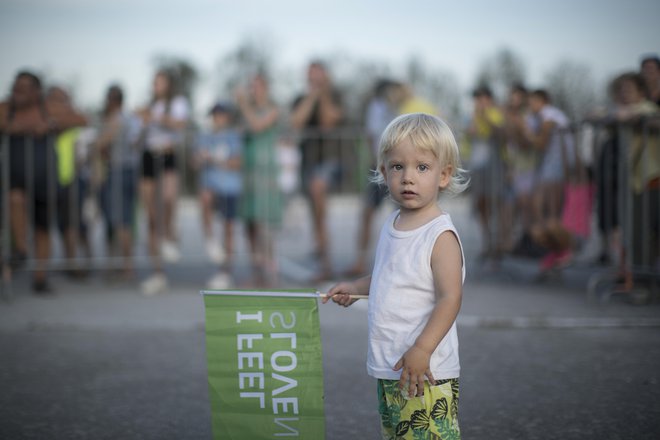 Sprostimo tisto otroško plat naše biti, ki jo vsak dan znova v hitrem življenjskem tempu nepredušno zapiramo. Tudi naša lastna otroškost, radoživost, je vir moči. FOTO: Jure Eržen