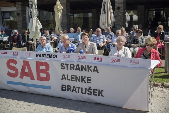 Prehodu iz Desusa v SAB se nadaljujejo; ne članstvo &ndash; nad upokojensko stranko so razočarani predvsem volivci, pravi predsednica Alenka Bratušek.<br />
Foto Leon Vidic