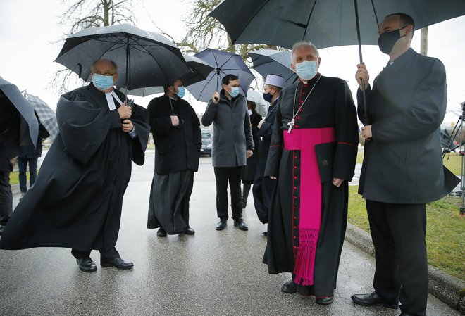 Pri načrtovanih spremembah po besedah naših sogovornikov nikakor ni mogoče prezreti dejstva, da se dogajajo tik pred volitvami. FOTO: Jože Suhadolnik/Delo