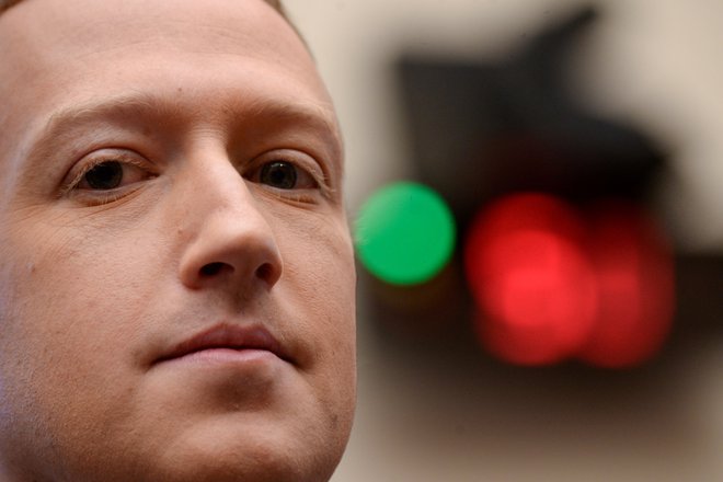 Facebookov Mark Zuckerberg tse mora braniti ostrih obtožb. Foto Erin Scott/Reuters