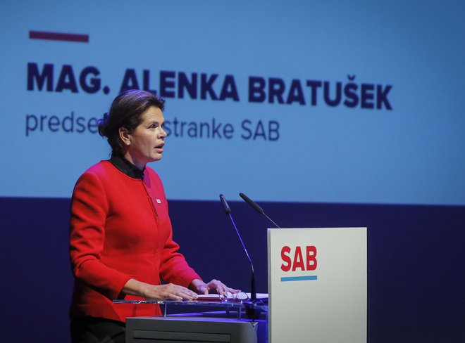 Predsednica SAB je optimistično napovedala, da gredo na volitve po zmago. FOTO: Jože Suhadolnik/Delo
