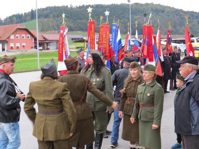 Četa partizank v spomin na edinstveni kongres slovenske protifašistične ženske zveze v takrat zasužnjeni Evropi. FOTO: Bojan Rajšek/Delo