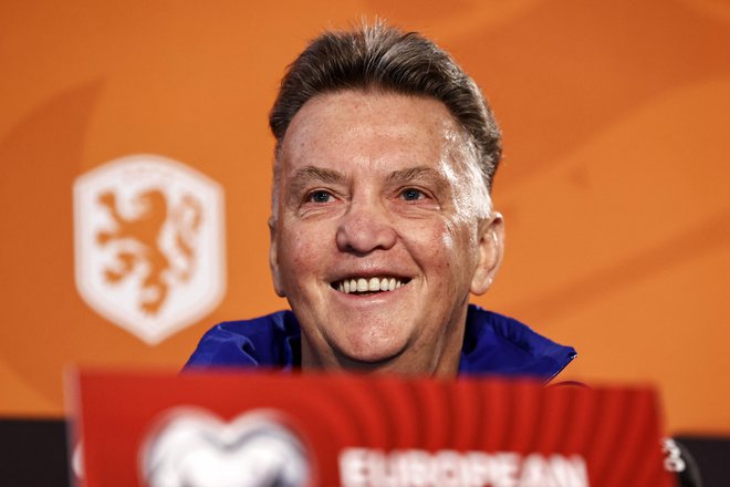 Louis van Gaal ve, kako se počutijo tujci pri Barceloni, ko ne gre vse po načrtih. FOTO: Maurice Van Steen/AFP