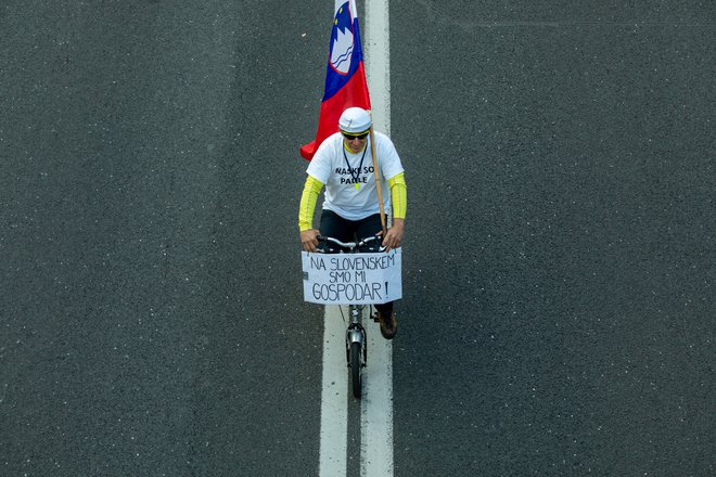 Epidemija odnos do umrljivosti postavlja na področje politične razprave. FOTO: Voranc Vogel/Delo