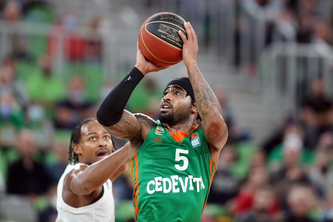 Marcus Keene je bolje zadeval kot organiziral igro. FOTO: Jože Suhadolnik/Delo