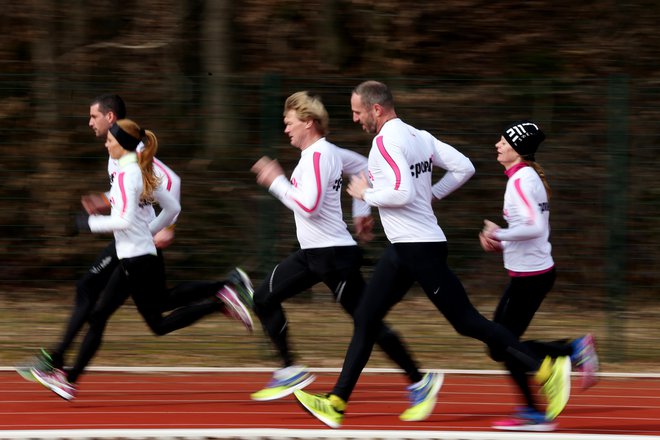Tekaški copati&nbsp;za hitre treninge in tekme, seveda tudi za maraton. FOTO: Uroš Hočevar/Delo