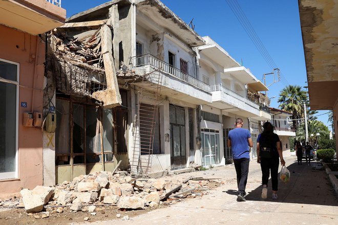 Kreto je močan potres z magnitudo 5,8 stresel pred štirinajstimi dnevi in zahteval smrtno žrtev. FOTO: Stefanos Rapanis/Reuters