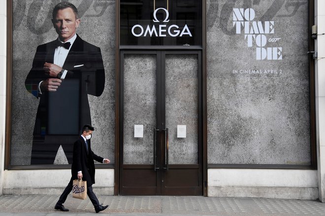 Bond je, kot temu rečemo, večji od filma. FOTO: Toby Melville/Reuters