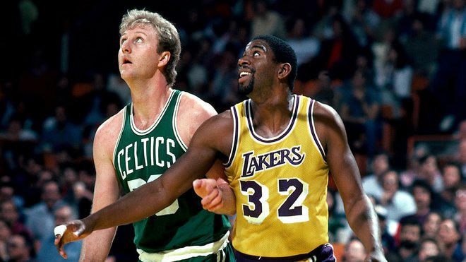 Larry Bird (levo) in Magic Johnson sta preporodila ligo NBA. FOTO: Arhiv NBA