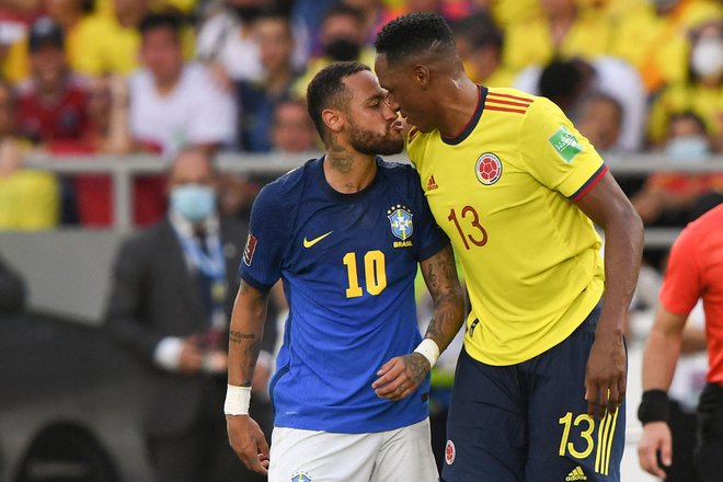 Neymar (levo) je med tekmo s Kolumbijo nase še najbolj opozoril, ko se je sporekel s svojim starim rivalom Yerryjem Mino.&nbsp;FOTO: Juan Barreto/AFP

