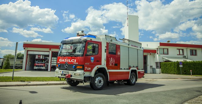 Cestnoprometni predpisi gasilcem sicer dajejo prednost, vendar so v resnici najbolj odvisni od solidarnosti drugih voznikov. FOTO: depositphotos
