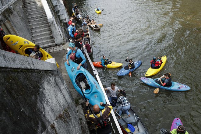 Naše vode so po poročilih v dobrem stanju, dejansko pa so prekomerno onesnažene. FOTO: Uroš Hočevar/Delo
