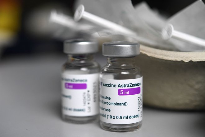 Vlada bo Covaxu predvidoma donirala preostalih 578.336 odmerkov cepiva AstraZenece. FOTO:&nbsp;Fred Tanneau/AFP
